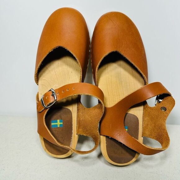 Brown Leather Kids Clogs - Picture 6 of 8